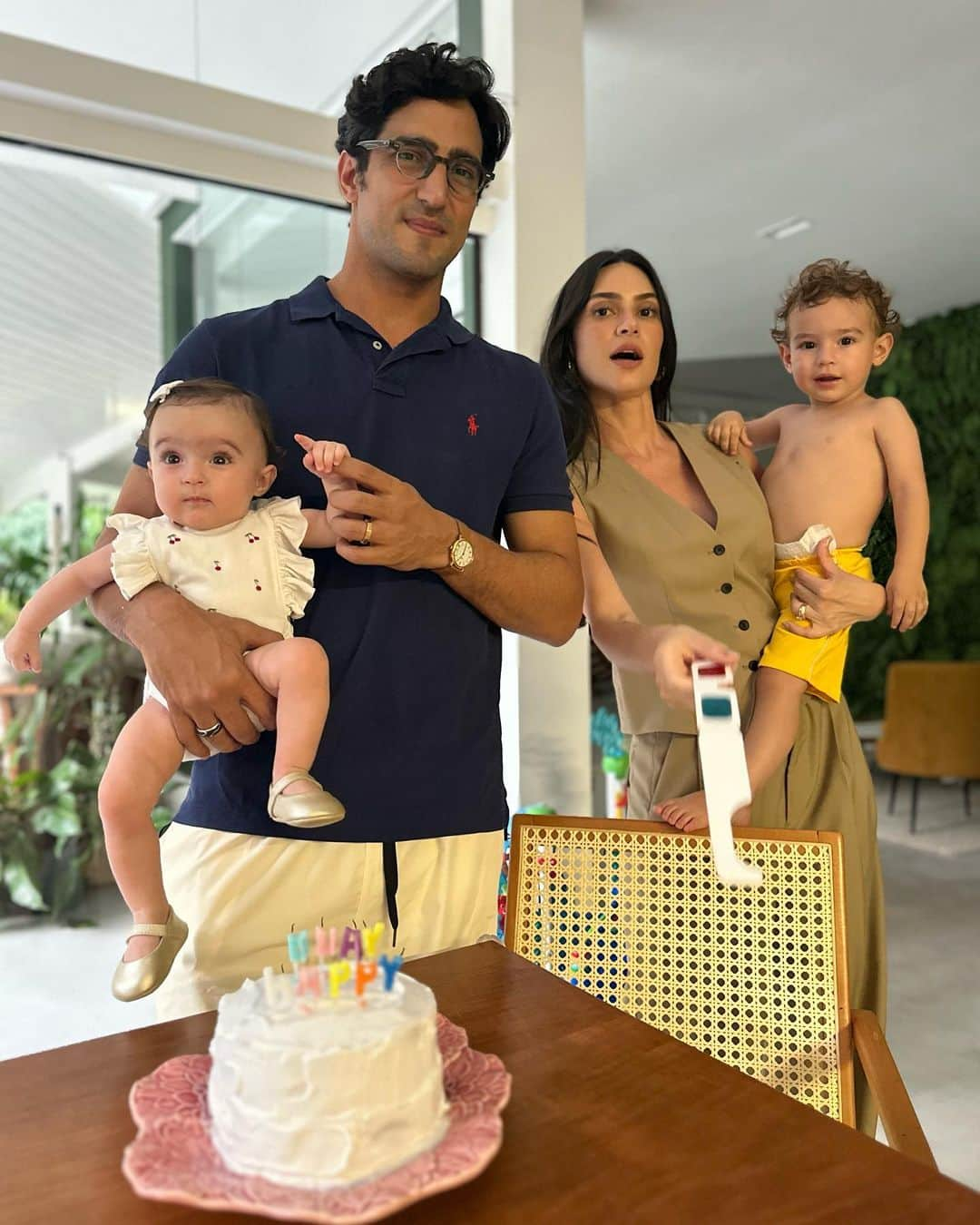 Thaila Ayalaさんのインスタグラム写真 - (Thaila AyalaInstagram)「Viva 7 meses de Tete!!!  Obs: - Chico ama assoprar velinhas, ansiosa para 2 anos q já já tá aí  - ela não para mais p foto mensal  - amou o bolo da mamãe  - minha família é linda - eu tenho a neném mais sorridente do mundo」11月17日 23時42分 - thailaayala