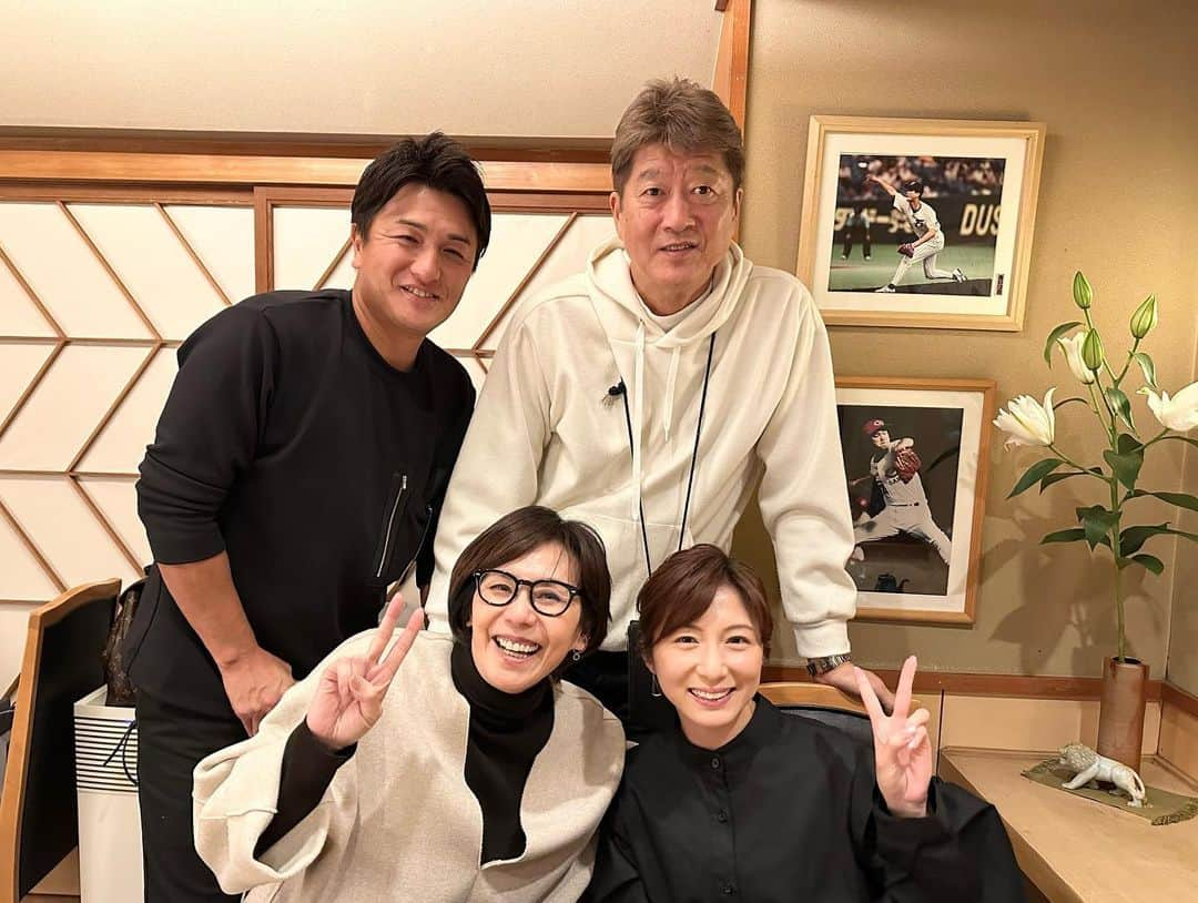 金石昭人さんのインスタグラム写真 - (金石昭人Instagram)「カネやんファミリー⚾️  巨人軍同期入団の 高橋由伸さん @yoshinobu24_official  と @jinnai_kimiko  かあちゃんのエブリィの娘 市來玲奈アナウンサー と一緒に 寿司やでご飯🍣  楽しい晩めし… 嬉しかったねぇ😄👍  どや  #読売巨人軍 #同期入団 #元巨人軍監督 #高橋由伸 #going #newsevery  #市來玲奈 アナウンサー #かあちゃんの娘 #陣内貴美子 #楽しかったねぇ #どや」11月17日 23時52分 - kaneishiakihito