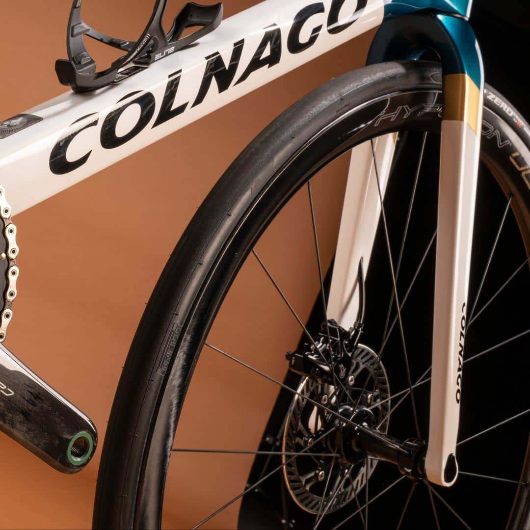 カンパニョーロさんのインスタグラム写真 - (カンパニョーロInstagram)「The iconic Colnago C68 equipped with our new Super Record Wireless groupset and Hyperon Ultra wheels.  With our Super Record Wireless groupset, you can immerse yourself in the allure of Italian craftsmanship, where technology meets artistry. From the sleek carbon fibre crankset to the lightning-fast shifting, every component exudes excellence and pure performance.  The epitome of Italian design and engineering, this bike will undoubtedly help you to achieve the ultimate goal to #DreamBigger.  #Campagnolo #SuperRecordWireless #ShiftYourDimension #Colnago #DreamBike」11月17日 23時50分 - campagnolosrl