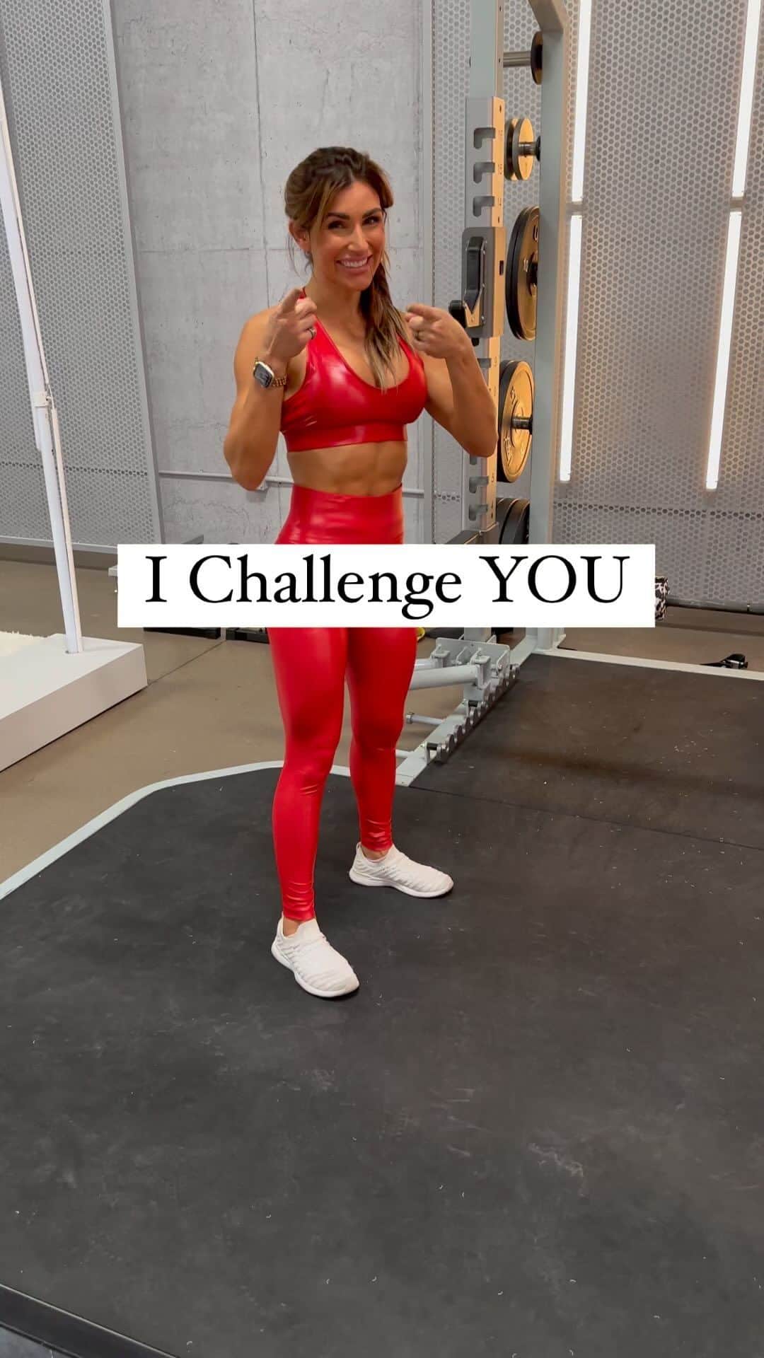 Alexia Clarkのインスタグラム：「I challenge you to this MOBILITY CHALLENGE!  Tag a friend you want to challenge in the comments!   www.alexia-clark.com   #mobility #challenge #trythis」
