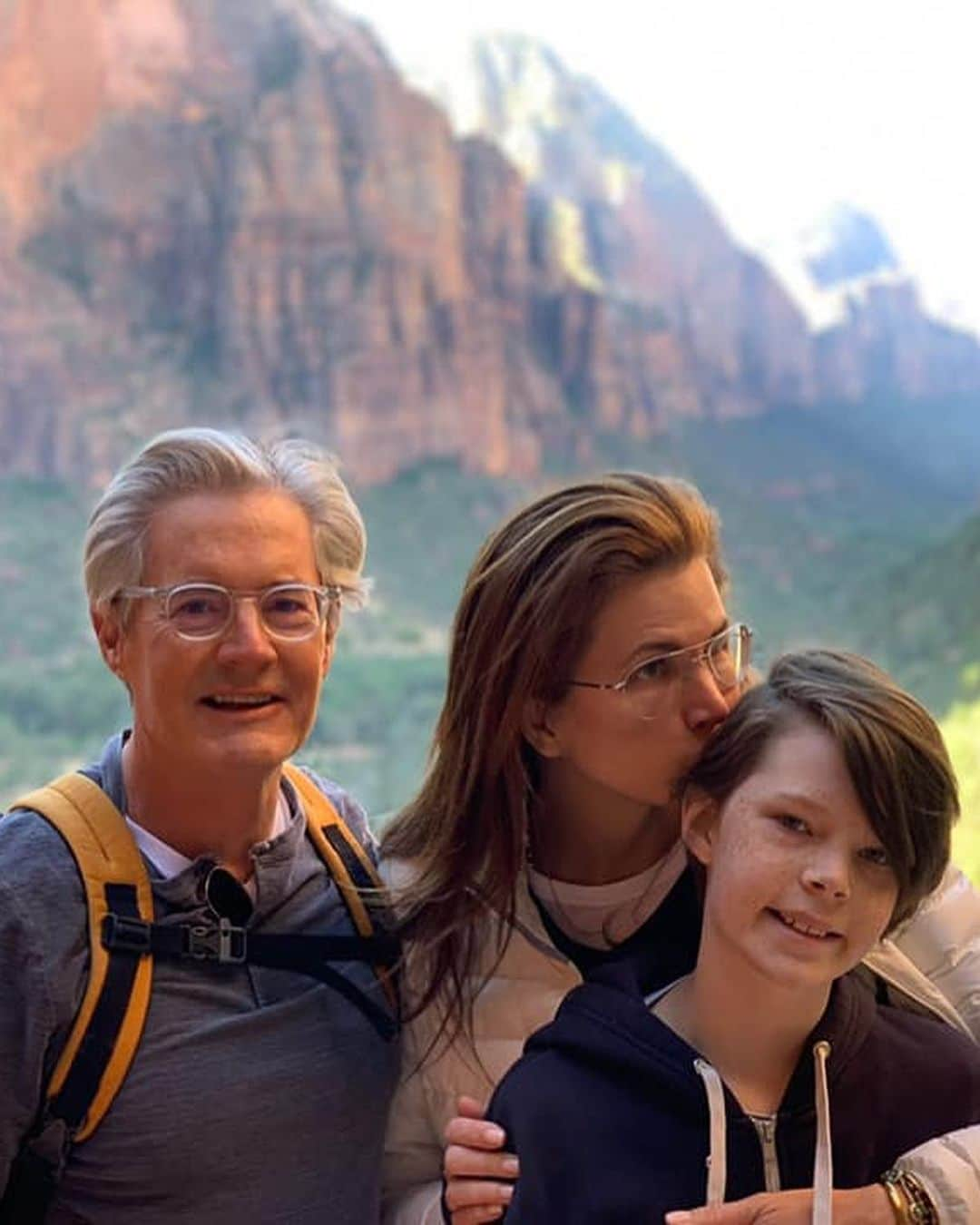 カイル・マクラクランさんのインスタグラム写真 - (カイル・マクラクランInstagram)「Peaking with joy whenever I’m exploring a national park with this crew. Happy #TakeAHike Day!」11月18日 0時01分 - kyle_maclachlan