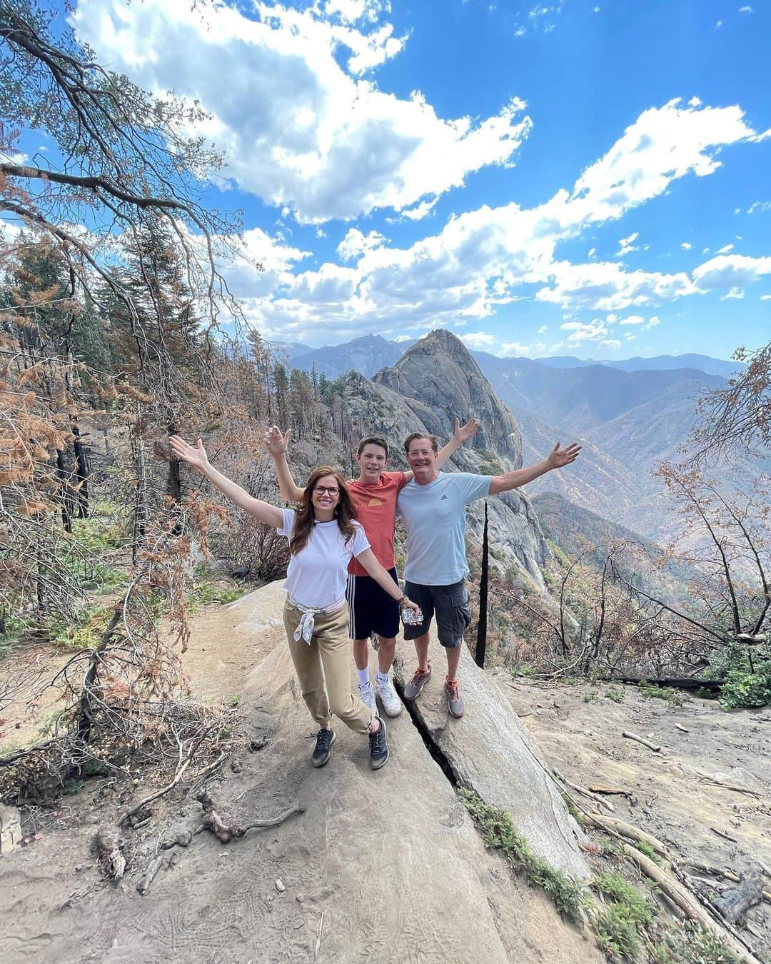 カイル・マクラクランさんのインスタグラム写真 - (カイル・マクラクランInstagram)「Peaking with joy whenever I’m exploring a national park with this crew. Happy #TakeAHike Day!」11月18日 0時01分 - kyle_maclachlan