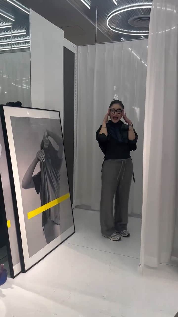 シトウレイのインスタグラム：「@parco_shibuya_official の50周年お祝いレセプションにおよばれしたので行って来ました😊  ビッグメゾンから東京を代表するブランド、勢いがある地方のセレクト、プレミアムヴィンテージを扱うお店まで、ファッション、もといファッションというカルチャーの「今ここかっこいいよ！」の旬所がギューっと凝縮された空間になってて。  クルクルと中を歩いてると「あぁここは、お服服が好きな人、ファッションが…もといファッションというカルチャーが大好きでたまらないよーって人がこの館を作ってるんだろうなぁ…」って事がなんとはなしの細部で伝わっくるんです。あぁもう好き。もうこの段階で同志感覚が湧いちゃって。  熱量高い「お店」はあるけど、熱量高い「館」って私初めてかもしれない。」
