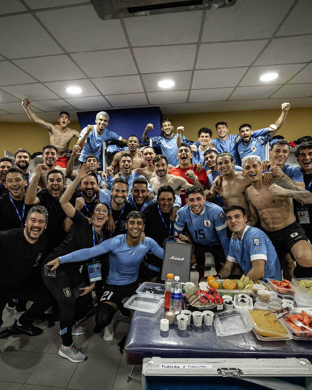 フェデリコ・バルベルデさんのインスタグラム写真 - (フェデリコ・バルベルデInstagram)「Que orgullo siento por este equipo y el trabajo que estamos haciendo todos juntos VAMOS URUGUAY NOMA 💙💙  #ElEquipoQueNosUne」11月17日 23時55分 - fedevalverde