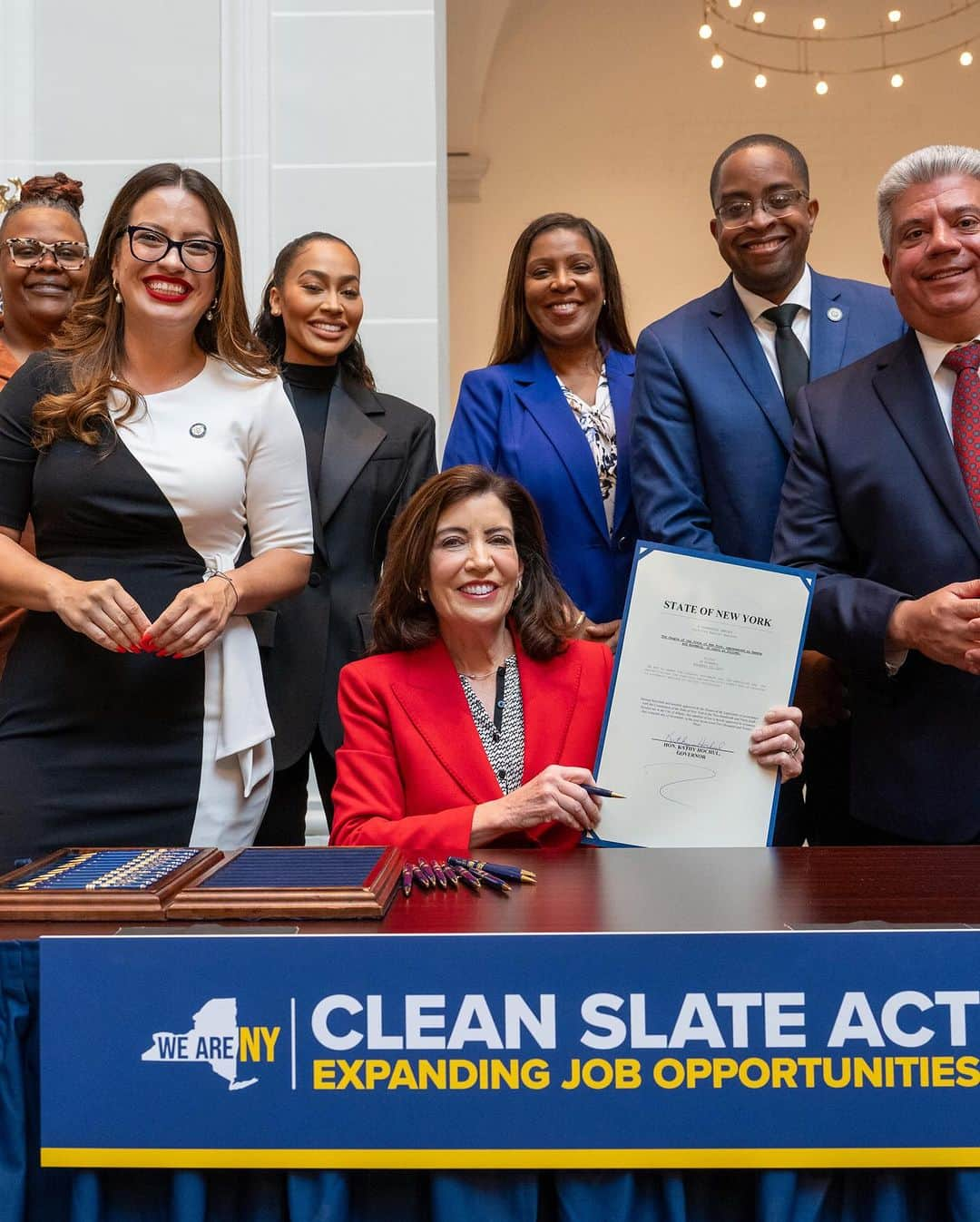 ラ・ラ・アンソニーさんのインスタグラム写真 - (ラ・ラ・アンソニーInstagram)「Still floating from this historic moment. Yesterday, Governor Hochul signed the Clean Slate Act which will help remove barriers to success for individuals coming home from jail or prison in New York and clear a path for them to reach their full potential. As the founder of THREESIXTY, a program at Rikers Island, I bear witness to the incredible challenges people coming out of incarceration face, especially finding a job or securing a stable place to live. Those challenges can go on for decades, making it nearly impossible for formerly incarcerated people to improve their lives. It’s emotional to think about how many black and brown lives will be changed by this legislation. This is for us! Thank you Governor Hochul for giving me the opportunity to say a few words and stand up on behalf of so many people who will benefit from the Clean Slate Act. I still can’t believe I was a part of such a pivotal moment. 🥺❤️🙏🏽」11月17日 23時55分 - lala