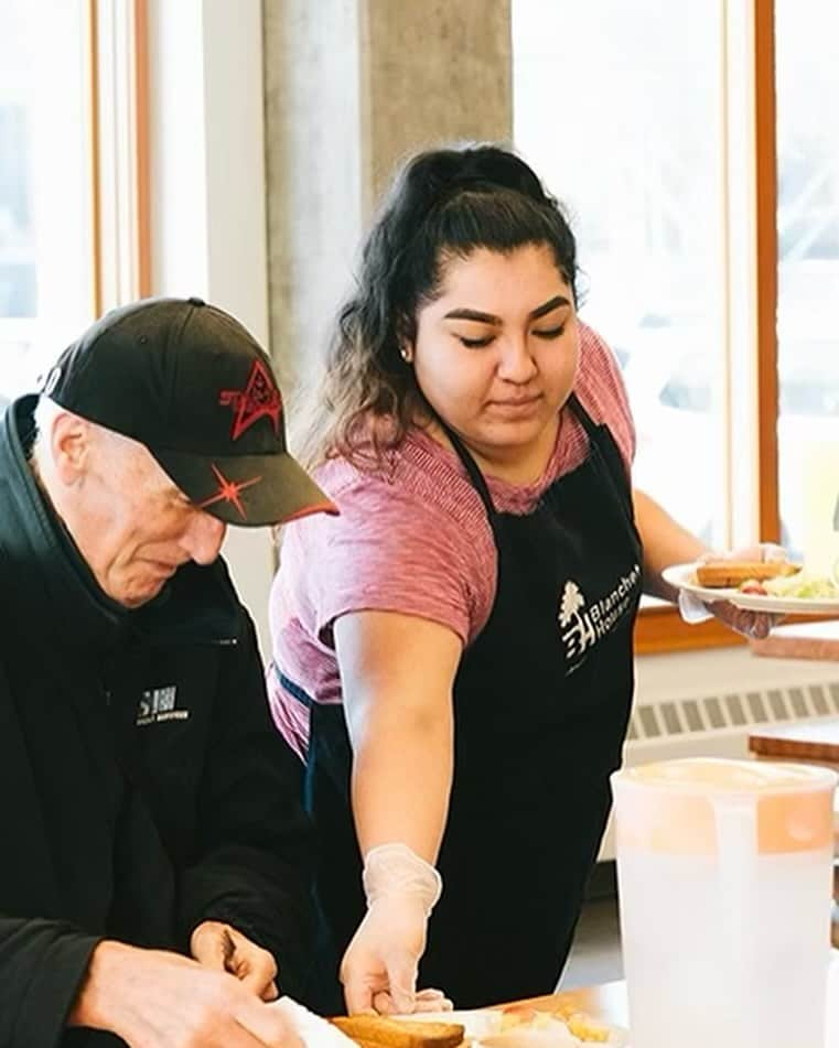 Stumptown Coffee Roastersさんのインスタグラム写真 - (Stumptown Coffee RoastersInstagram)「This month, in the spirit of gratitude, we’re celebrating some of the organizations we’re grateful to be in partnership with, and the contributions you’ve helped us make to the work they do.  @blanchethouse is a Portland-based non-profit providing services to people experiencing houselessness. We’ve been donating coffee to Blanchet for over a decade, and the Stumptown community’s donations go toward funding meals for housing insecure residents of a transitional shelter in Oregon.  To date, with your help, we’ve funded over 1,200 meals (and counting) to these residents. Thank you!  When you shop on stumptowncoffee.com on Giving Tuesday, November 28th, and choose one of our partner organizations at checkout, we’ll increase our standard donation from 1% to 10%.」11月18日 0時19分 - stumptowncoffee