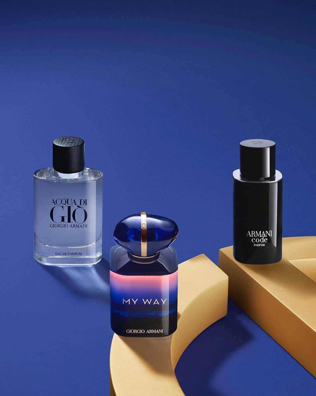 Armani Beautyさんのインスタグラム写真 - (Armani BeautyInstagram)「Fragrances for Blue Friday. Whether as a gift for a loved one or a holiday treat for yourself, find a new signature scent this Blue Friday, happening from November 24th to November 28th.  #Armanibeauty #LuminousSilk #Makeup #BlackFriday #BlueFriday」11月20日 2時00分 - armanibeauty