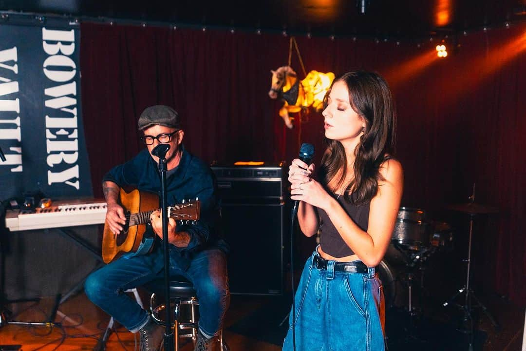 ジャッキー・エヴァンコさんのインスタグラム写真 - (ジャッキー・エヴァンコInstagram)「Had so much fun recording “Consequences” live with @greg_camp_music at @theboweryvault during my recent visit to Nashville! Check out the full live performance video at the link in my bio.」11月18日 0時13分 - officialjackieevancho