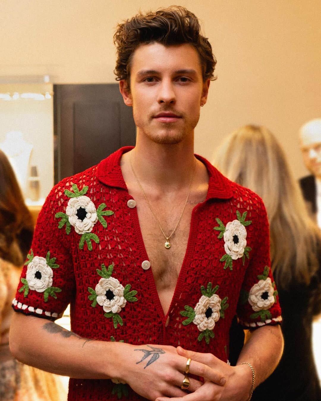 デイビット・ユーマンのインスタグラム：「An intimate evening of shopping with @shawnmendes at DY Beverly Hills.  #DavidYurman」