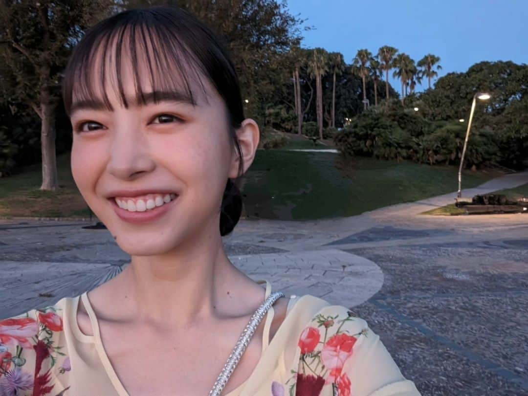 井桁弘恵さんのインスタグラム写真 - (井桁弘恵Instagram)「Google PixelのCMオフショット☺️ スペインの朝日待ちしてるときの。  消しゴムマジックを試してみました！ ぜひ見比べてみてください〜  #TeamPixel #Pixelで撮影 #PR」11月18日 0時28分 - igetahiroe23