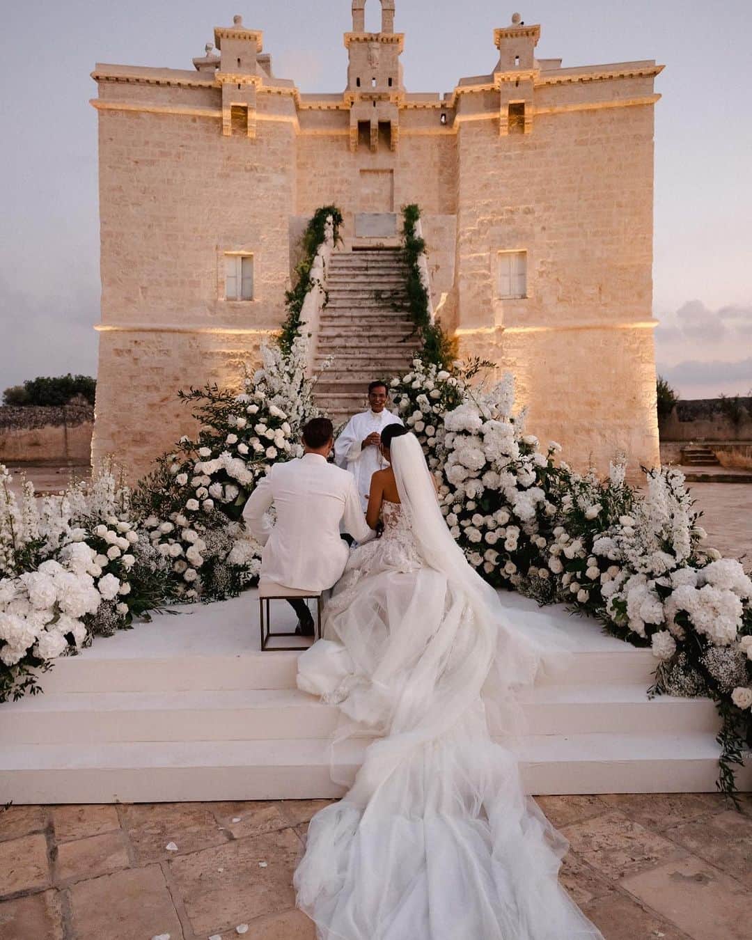 Galia Lahavさんのインスタグラム写真 - (Galia LahavInstagram)「In the picturesque Puglia surrounded by olives trees @daniabenitez graced her day in a personalized couture wonder, adorned with ethereal 3D embroidered blooms. The gown, a reflection of her essence, enchanted all with its bewitching allure and captivating silhouette, setting the stage for an amazing celebration✨ #Glbride #galialahav」11月18日 0時21分 - galialahav