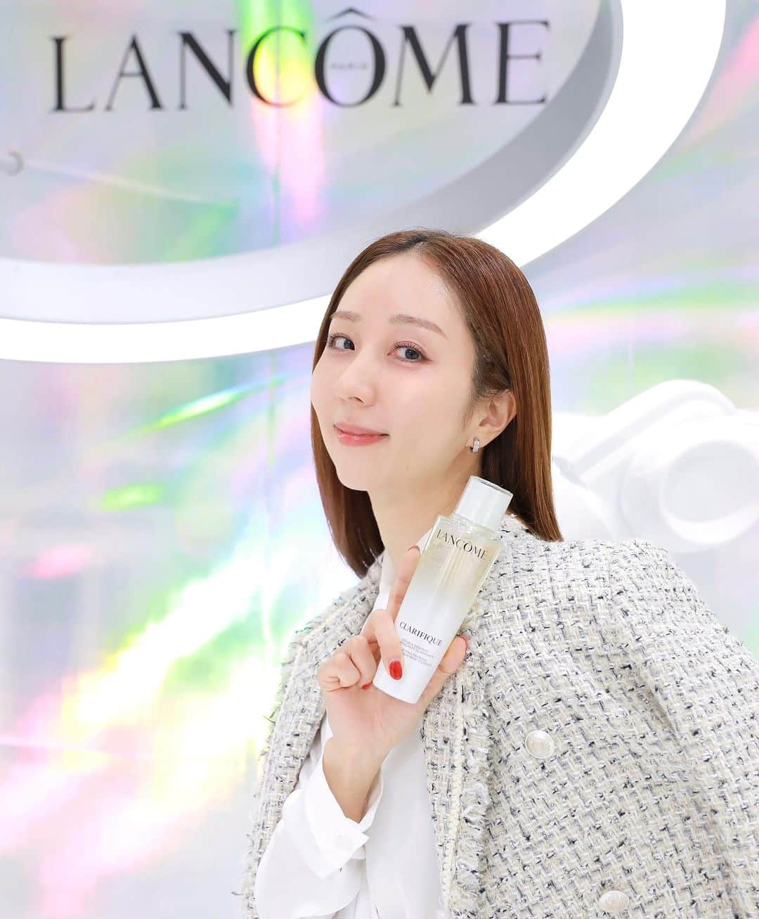 神林真里さんのインスタグラム写真 - (神林真里Instagram)「LANCÔME @lancomeofficial Clarifque Dual Essence Lotion EX🤍  ランコムの大人気化粧水  #クラリフィック が 2024年リニューアルするよ🤍  ☑︎ クラリフィック デュアル エッセンス ローション EX   今までのクラリフィックも気に入ってたけど 先進成分PREP酵素が新配合され 角質ケアと高保湿を両立してパワーアップ🤍  #PR #クラリフィック #満たされ透明肌 #lancomeskincare #maripo_beauty #lancôme #lancome #clarifquedualessencelotion #brighteningskincare #ランコム #クラリフィックデュアルエッセンスローション #ブライトニングケア #角質ケア」11月18日 0時23分 - maripo_jp