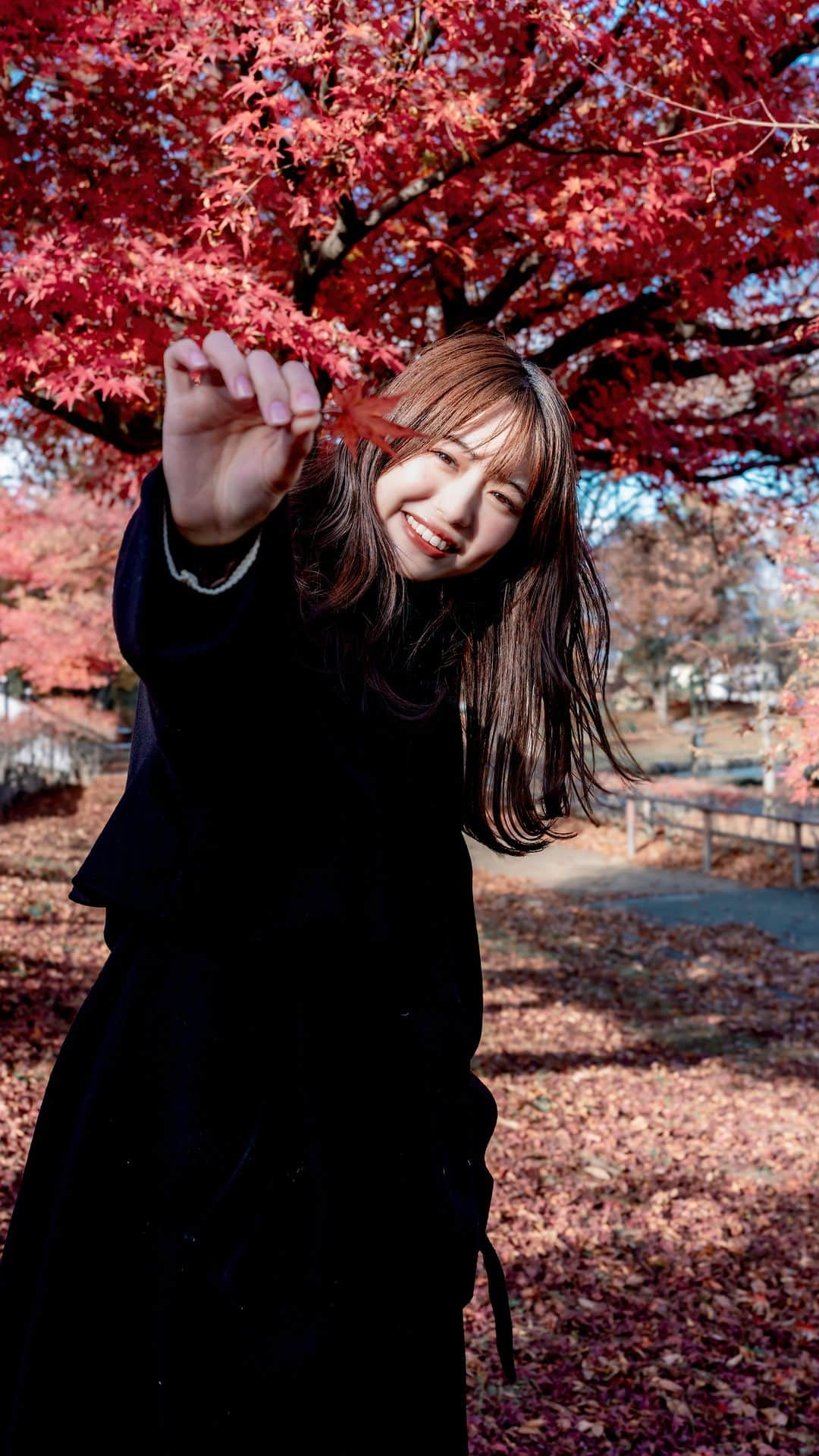 shabonのインスタグラム：「* . . . . . みおちゃんの笑顔に 癒された日🥹🍁 . model : @symt_mio . . FUJIFILM X-T5 /  XF23mm F1.4 R . . . . . . *」