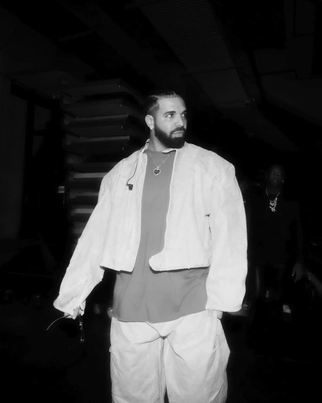 さんのインスタグラム写真 - (Instagram)「Drake recorded 6 new tracks this week and they're already in your hands 🙏 We’ll have @champagnepapi's ‘For All The Dogs Scary Hours Edition’ on repeat all day 🔁」11月18日 0時30分 - amazonmusic