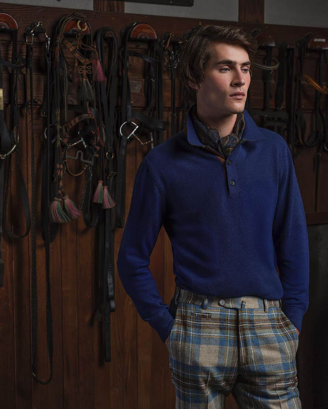 ポールスチュアートのインスタグラム：「Our fall collection has dashes of equestrian style, with a metropolitan cut. As you can see here, plaid and rich fall tones come together to form a colorful but refined ensemble that is crafted to be worn in the country and city. From the supple wool and cashmere double faced jacket, to the cashmere long sleeve polo, and the versatile wool plaid Anthony pants, this look is an exercise in matching different patterns and colorways.」