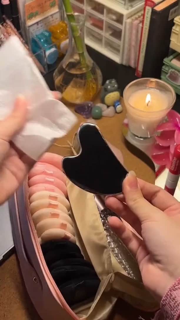 SHEINのインスタグラム：「Beauty bag organizing but make it coquette 👝🌷💗 @m4yxs  🔗:https://shein.shop/7t5ca78  #SHEIN #SHEINforAll #SHEINstyle #fashion #chic #saveinstyle」