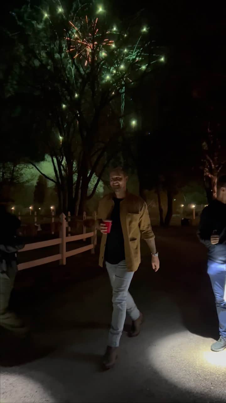 ブルット・ヤングのインスタグラム：「Walking out of work the Friday before Thanksgiving be like…」