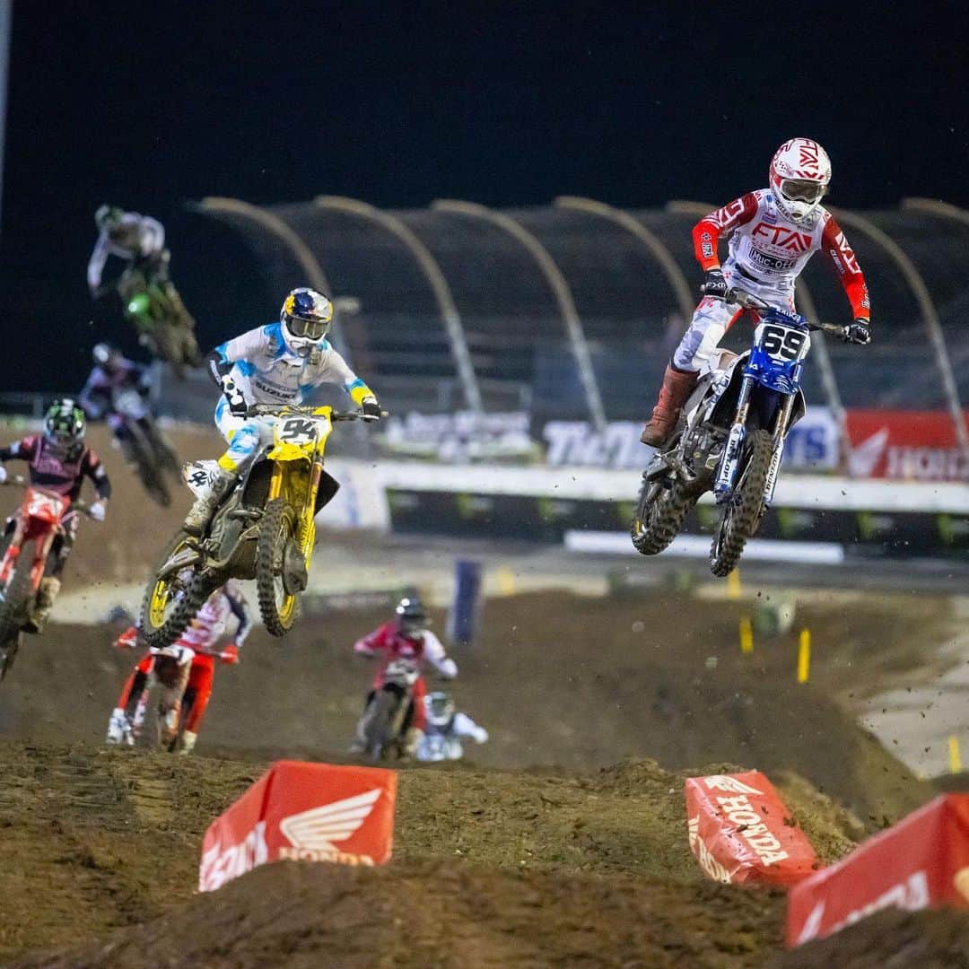 Racer X Onlineのインスタグラム：「"If you are a true vet rider 40+ and up, and you're asking me how to hit a rutted jump, PLEASE DON'T JUMP IT!" plus complaints about the WSX double row start and other grumbling about life. Enjoy a fun Philled Friday every week with @Phil_Nicoletti on our website 🗣️ RacerXonline.com #UnPhiltered」