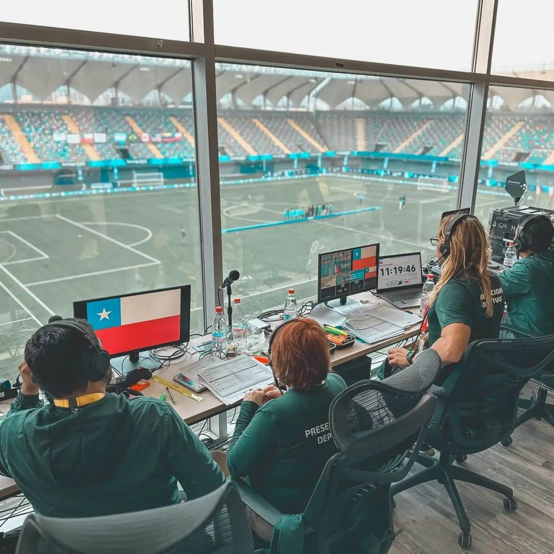 PJクォンさんのインスタグラム写真 - (PJクォンInstagram)「By anybody's standards - this is an awesome view! #cpfootball #santiago2023 thanks to @rpalazzo for the great photo! @vanwagnerllc」11月18日 0時42分 - pjkwong