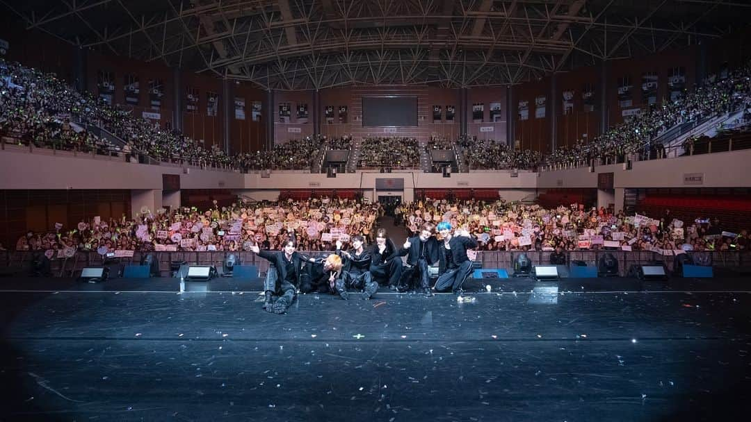 Way Vのインスタグラム：「2023 WayV SHOWCASE TOUR [On My Youth] in WUHAN  #WayV_ShowcaseTour_OnMyYouth  #OnMyYouth #SHOWCASE #TOUR  #WayV_OnMyYouth #WayV #威神V  #WUHAN #武汉」