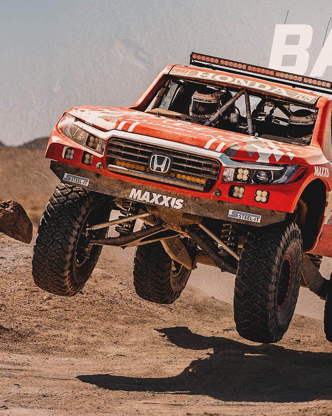 ホンダのインスタグラム：「𝗧𝗮𝗹𝗲 𝗼𝗳 𝘁𝗵𝗲 𝘁𝗮𝗽𝗲: 𝘿𝙚𝙨𝙚𝙧𝙩 𝙀𝙙𝙞𝙩𝙞𝙤𝙣 📼🏜️  #PoweredByHonda // #Baja1000 // #OffRoad」