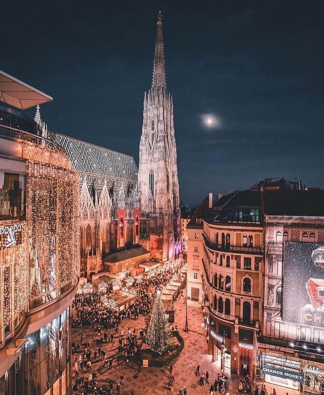 Wien | Viennaさんのインスタグラム写真 - (Wien | ViennaInstagram)「It’s the most wonderful time of the year. 🎄💫🤩 by @christian_kremser #ViennaNow  #vienna #viennagram #travelgram #christmastime #christmasmagic」11月18日 0時51分 - viennatouristboard