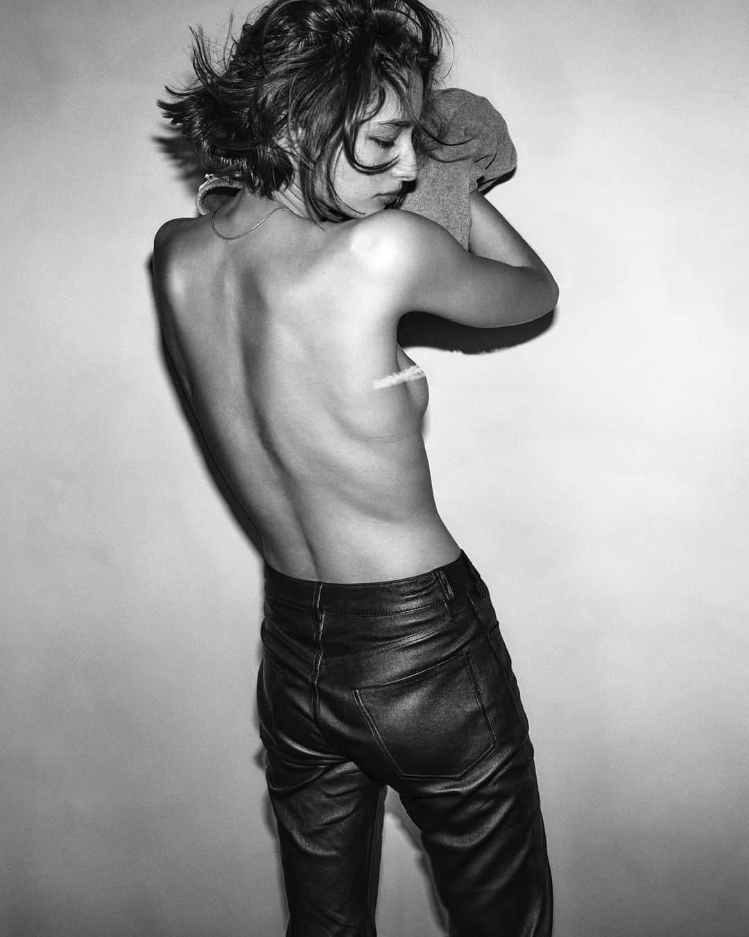 アレキサンドラ・アゴストンのインスタグラム：「PARIS NEW YORK BOOK  @chriscolls @eriktorstensson @frame」