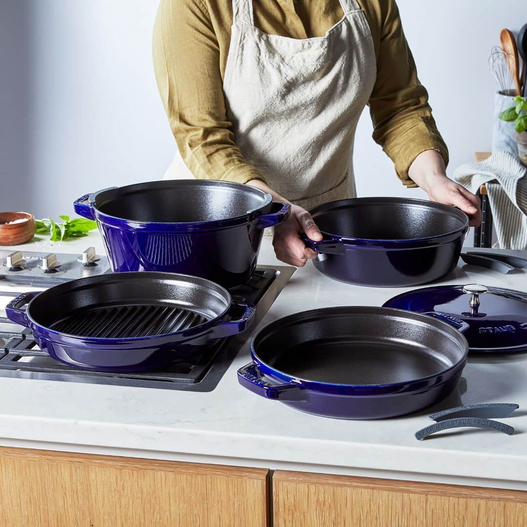 Staub USA（ストウブ）さんのインスタグラム写真 - (Staub USA（ストウブ）Instagram)「⭐ Early Black Friday Savings ⭐ Save $100 on our stackable set in all colors at the link in our bio. This iconic set includes a cocotte, braiser, grill pan, and a universal lid that perfectly fits every piece. Will you add this space-saving set to your collection? #madeinstaub」11月18日 1時00分 - staub_usa