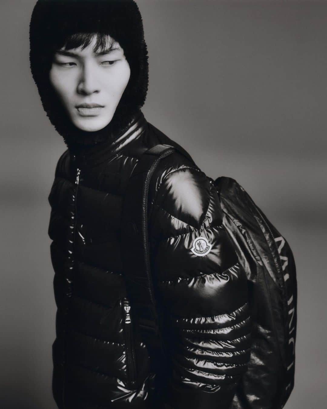 モンクレールさんのインスタグラム写真 - (モンクレールInstagram)「The height of winter. When the season’s in swing, let the quilted textures of a soft black puffer speak volumes.   Discover the Hanoverian jacket on moncler.com.   #MonclerCollection」11月18日 1時05分 - moncler