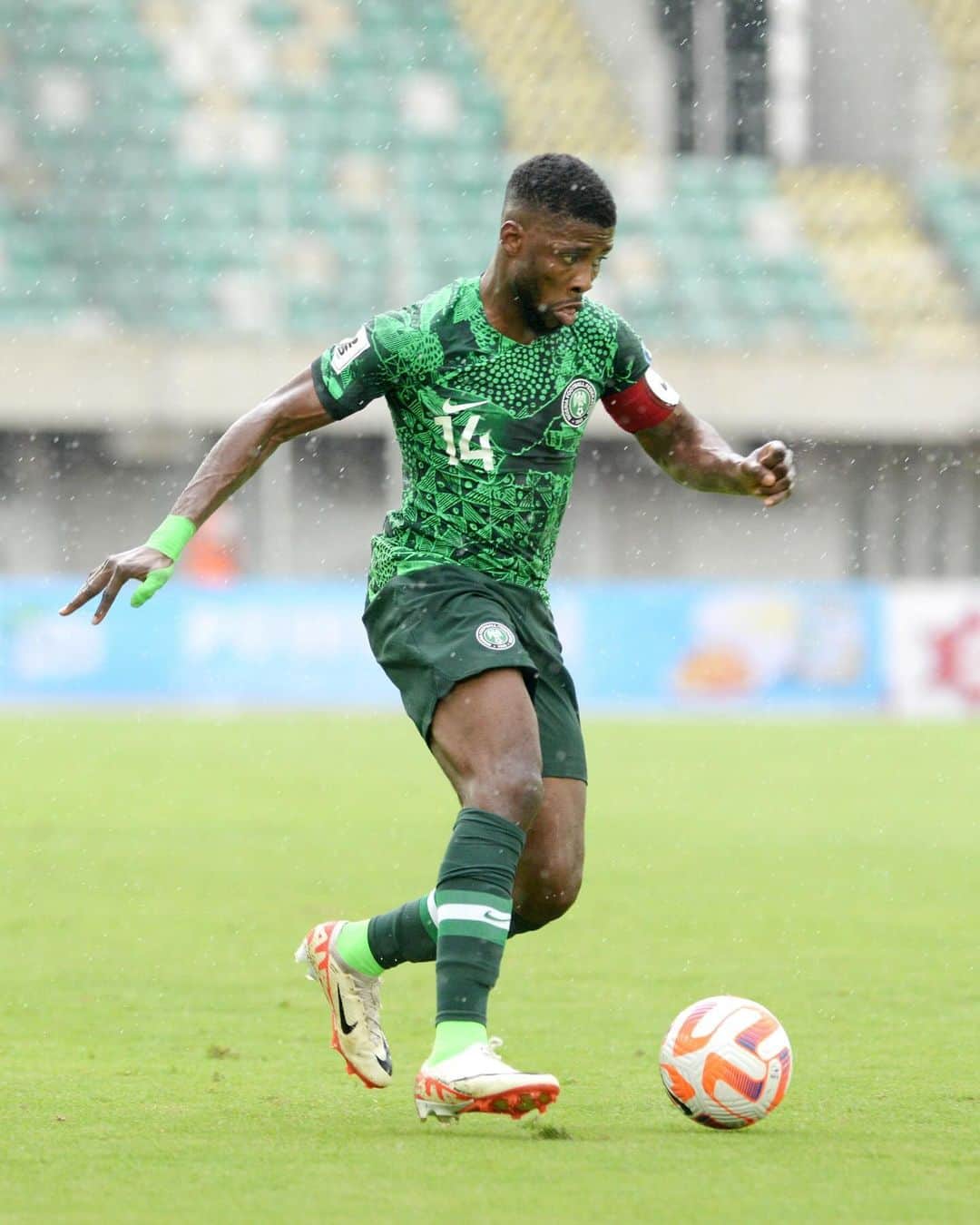 ケレチ・イヘアナチョのインスタグラム：「Huge honour to captain the boys yesterday  I know this was a game we have to win But we didn’t. We got a point from it  Hopefully we will do a lot more in the next game and get 3 points 🦅🙏🏾」