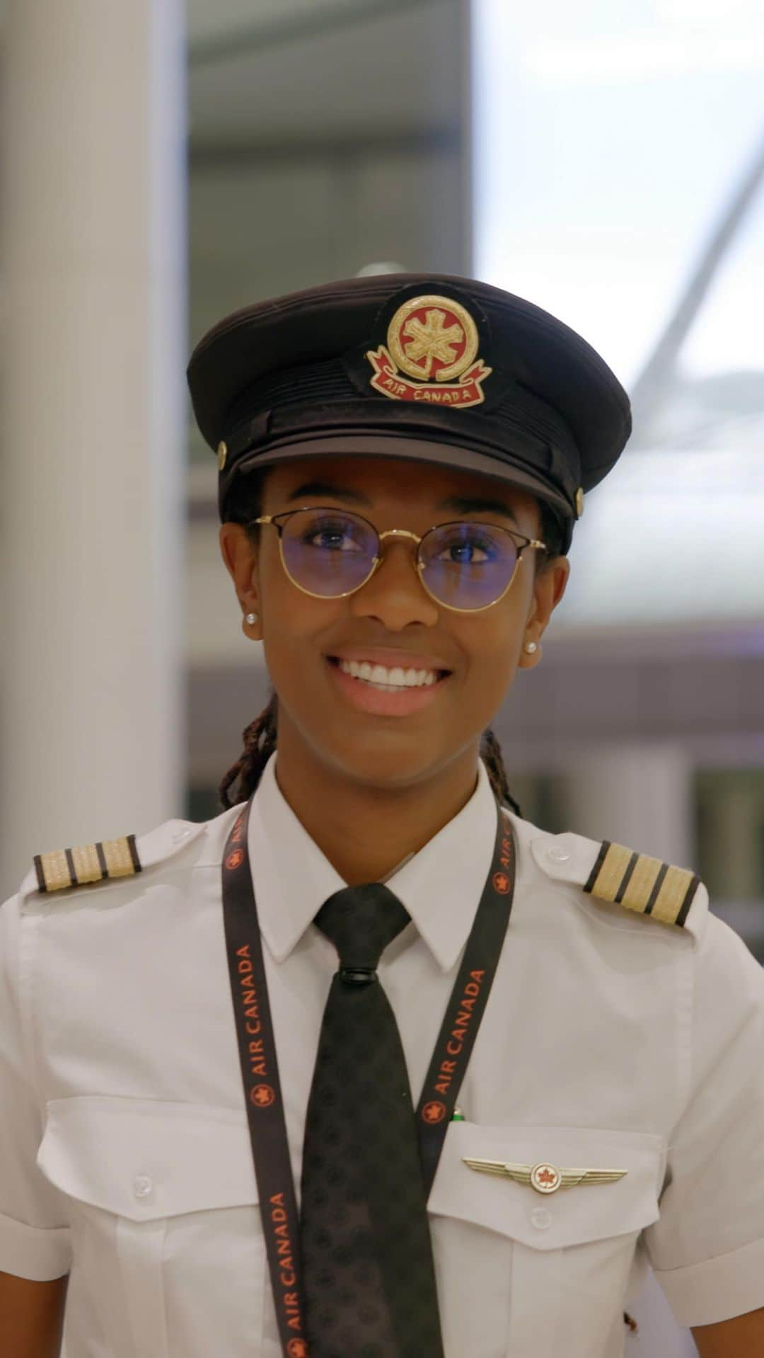 AIR CANADAのインスタグラム：「Zoey wasn’t just interested in aviation; she spread her wings to inspire the world. Discover how her dreams took flight as First Officer of the iconic Boeing 777, alongside a special someone.」