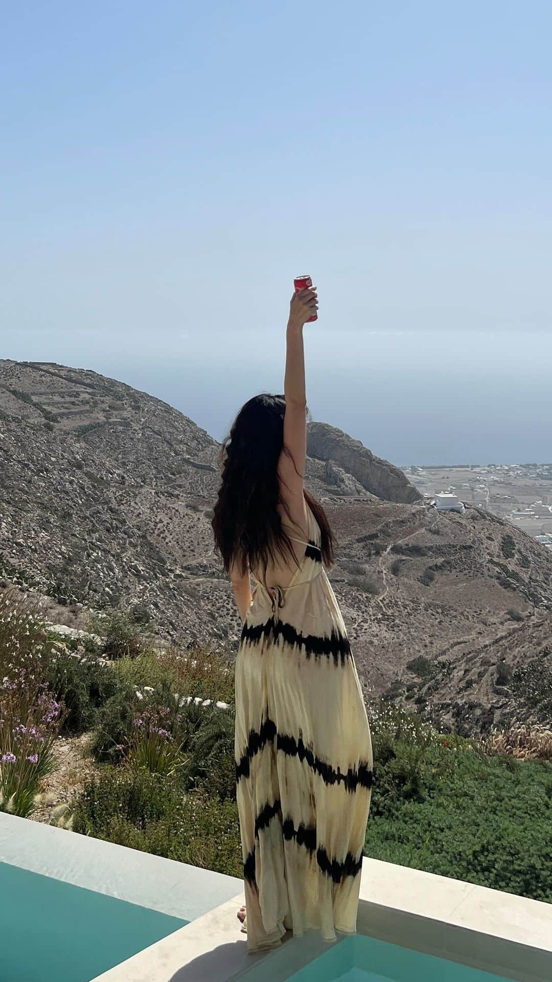 曾之喬のインスタグラム：「我最美的100分老闆喬生日大快樂！！！！！👸✨🎂 - 最喜歡在妳身邊紀錄這些不同版本的妳 好笑的；幸福的；可愛的；幼稚的✨✨✨ 都是我愛的妳唷！！！！！ 每個影片都是我的珍藏嘿嘿嘿 生日快樂喬😚🧡 - 雖然目前在沒跟到生日餐的悲傷情緒中 整天都在拉肚子的我來晚了😆🙃 獻上小特輯唷！😝 - #影片太多很難挑 #每年都來一隻好像蠻可愛的 #生日快樂最美老闆」
