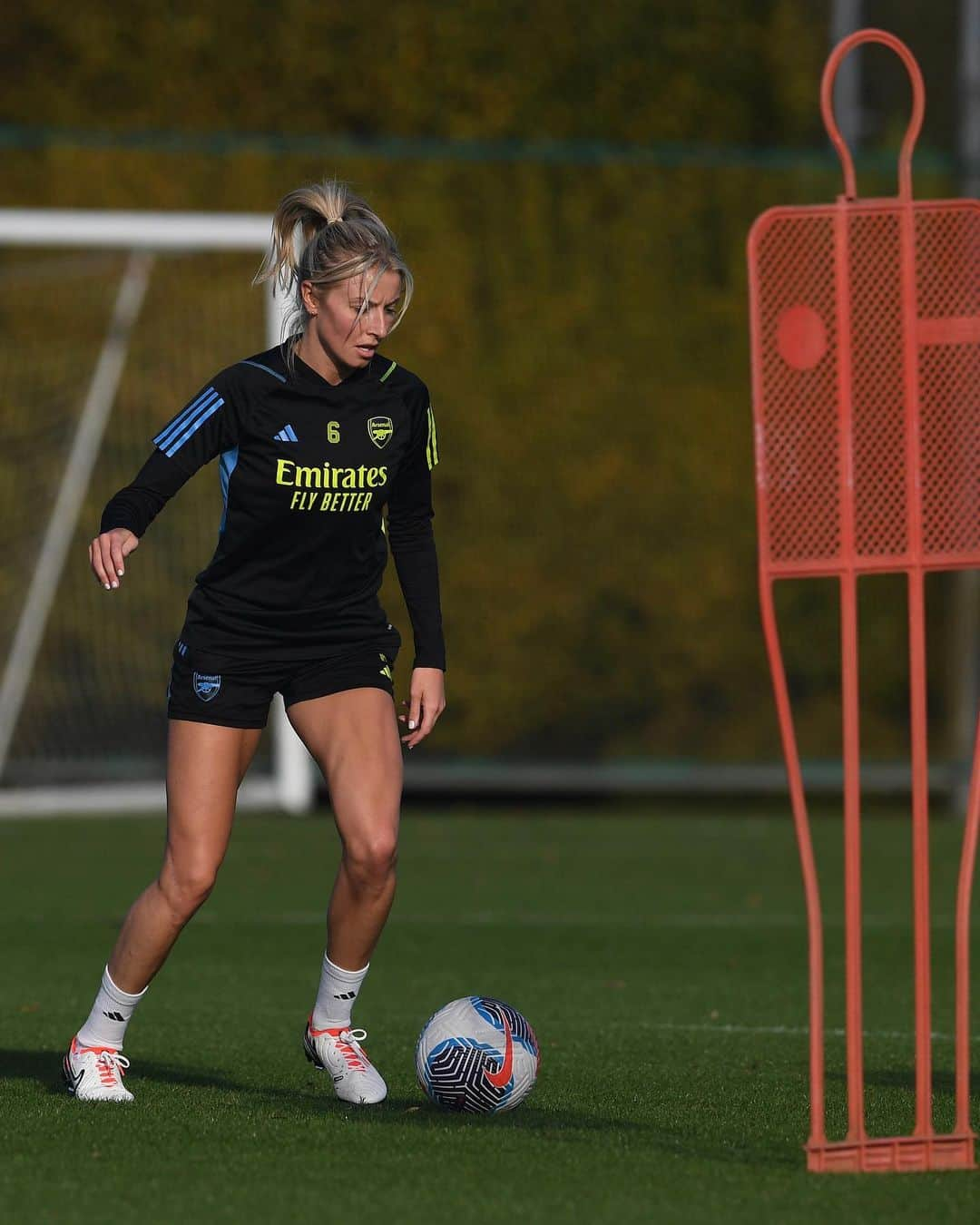 Arsenal Ladiesさんのインスタグラム写真 - (Arsenal LadiesInstagram)「Good to see you out there, @leahwilliamsonn 🥰」11月18日 1時33分 - arsenalwfc