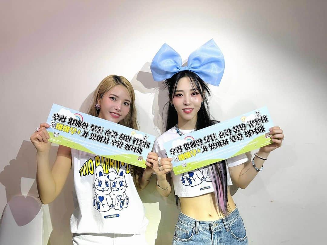 Mamamooさんのインスタグラム写真 - (MamamooInstagram)「. [#마마무+]  🐰 MAMAMOO+ 1ST FAN CONCERT [TWO RABBITS CODE] ASIA TOUR in BANGKOK 🐰  오늘도 어김없이 마마무플러스를  따뜻하게 맞이해준 태국 무무들🩵  무무와 함께한 오늘도 꿈만 같고  행복했습니다💙 큰 사랑 보내주셔서 감사해요🐰  #마마무플러스 #MAMAMOOplus #TWO_RABBITS_CODE」11月18日 1時47分 - mamamoo_official