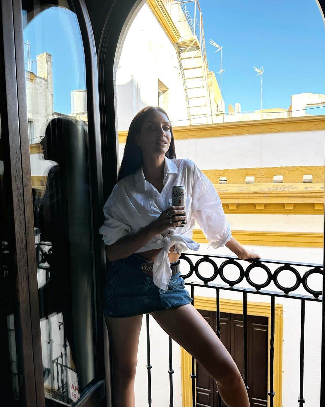 サイラ・ナラのインスタグラム：「🪭🍻 @michelobultra.ar 🍻🪭」