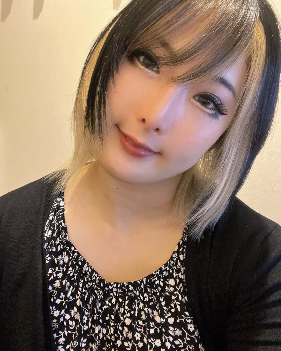 真琴のインスタグラム：「とりいそぎ、、、 今月あと8試合させていただきます！！ やっぱり観に来ていただけるのが一番チカラになります、、、！！😭 お待ちしてます✨🥲✨ チケットのおとりおき出来ます！！ 真琴チケットは粗品付き😌 ※できればTwitterのDMが一番気づきやすいのでそちらでお願いします！！ チケット、仕事の連絡以外むしします！！ 19日YMZ⚜️川崎 20日我闘雲舞⚜️新木場 22日YMZ⚜️新木場 23日アイスリボン⚜️横浜 24日ディアナ⚜️川崎 25日GPS⚜️新木場 27日YMZ⚜️川崎 29日キツネ⚜️新木場」