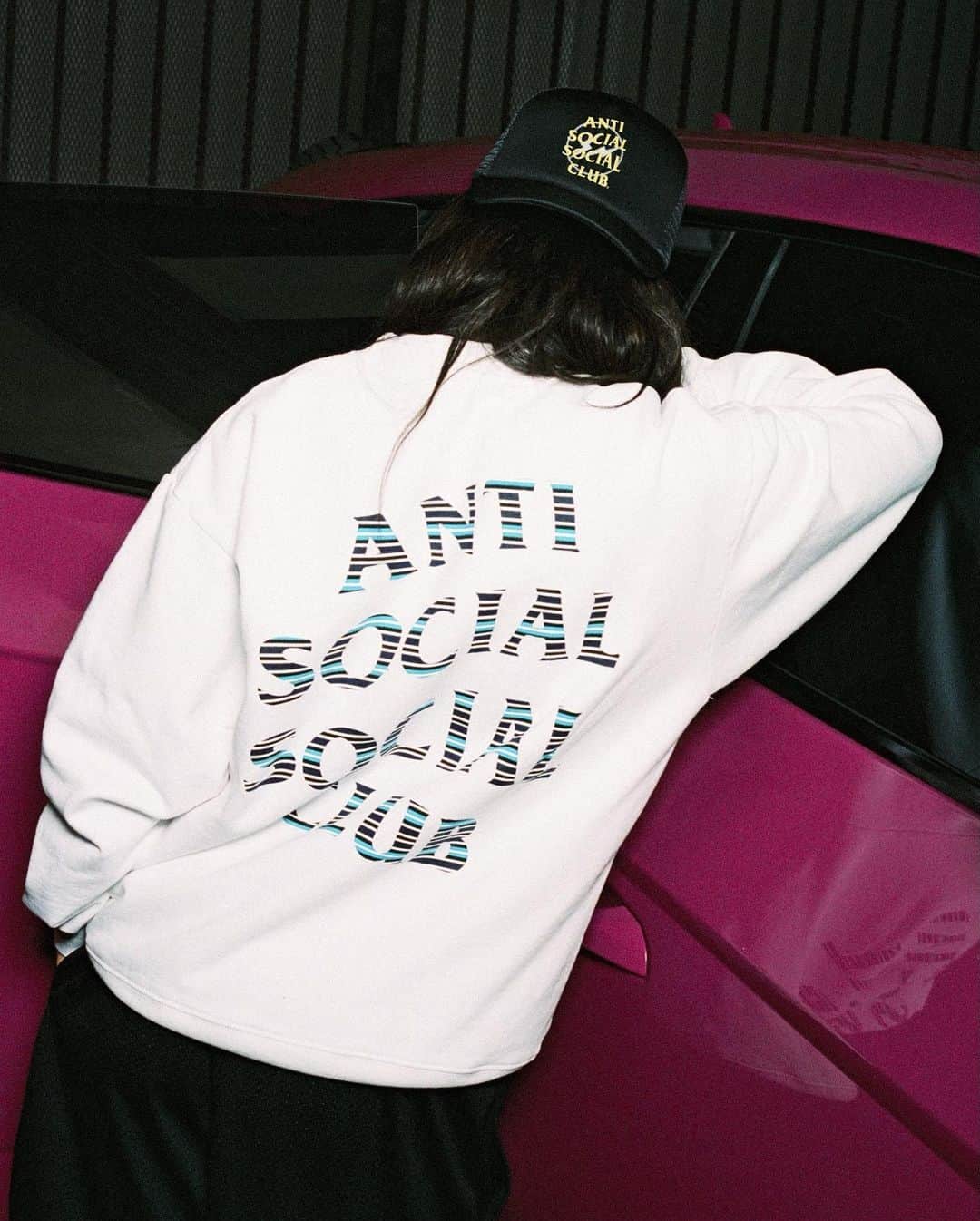 HYPEBEASTさんのインスタグラム写真 - (HYPEBEASTInstagram)「A third time's a charm, @antisocialsocialclub (ASSC) has reunited with @fujiwarahiroshi's fragment Design to bring together a 33-piece collection, their largest collection yet.⁠ ⁠ ASSC stated: "We hope that the fusion of two of streetwear’s most iconic logos become instant collector’s items.” Collection highlights include coach jackets, hoodies, crewneck sweaters, T-shirts, mesh shorts, and hats showcasing three unique collab graphics that meld their logos.⁠ ⁠ Priced between $55 and $119 USD, the fragment design x Anti Social Social Club Fall 2023 collection will be available on Novemeber 18.⁠ Photo: Anti Social Social Club」11月18日 1時58分 - hypebeast
