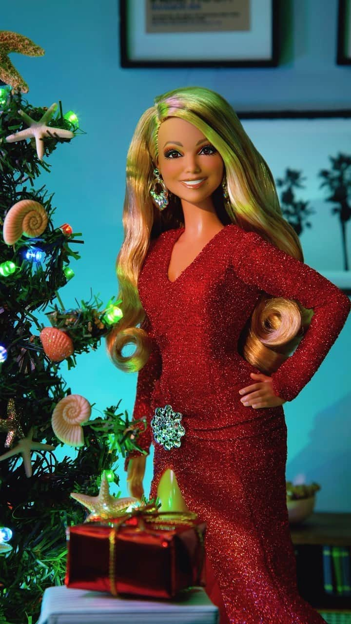 バービーのインスタグラム：「Happy #MariahSZN to all who celebrate 🎁✨ #Barbie」