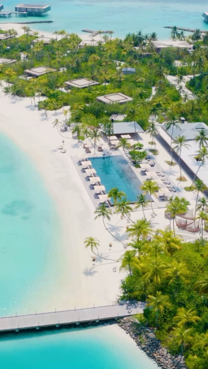 BEAUTIFUL HOTELSのインスタグラム：「BRB, catching flights to the Maldives and making our way to @patinamaldives ✈️  If you want to spoil yourself and your significant other, this 5-star luxury resort in the Fari Islands is the perfect place to create quality memories together! ✨  𝗖𝗵𝗲𝗰𝗸 𝗼𝘂𝘁 𝗮𝗹𝗹 𝘁𝗵𝗲 𝗳𝘂𝗻 𝗮𝗻𝗱 𝗿𝗼𝗺𝗮𝗻𝘁𝗶𝗰 𝘁𝗵𝗶𝗻𝗴𝘀 𝘆𝗼𝘂 𝗰𝗮𝗻 𝗱𝗼 𝘁𝗼𝗴𝗲𝘁𝗵𝗲𝗿 👇🏼 ☁️ Sit back and relax in your luxurious and modern villa 🏊‍♀️ Hang out by your own private pool 🌊 Dive into the crystal-clear sea 🐠 Get up close and personal with marine wildlife 🍨 Enjoy gelato, bites, and drinks at the Fari Beach Club 💫 Indulge in a private floating dinner under the sky ...and so much more!  How about spending a holiday with your S.O. here? Tag them so you can plan your stay soon 👀🏝️  📍 @patinamaldives, the Maldives 🎶 Sri & Alexander Stewart & Natalie Jane ᭼ Until I Found You」