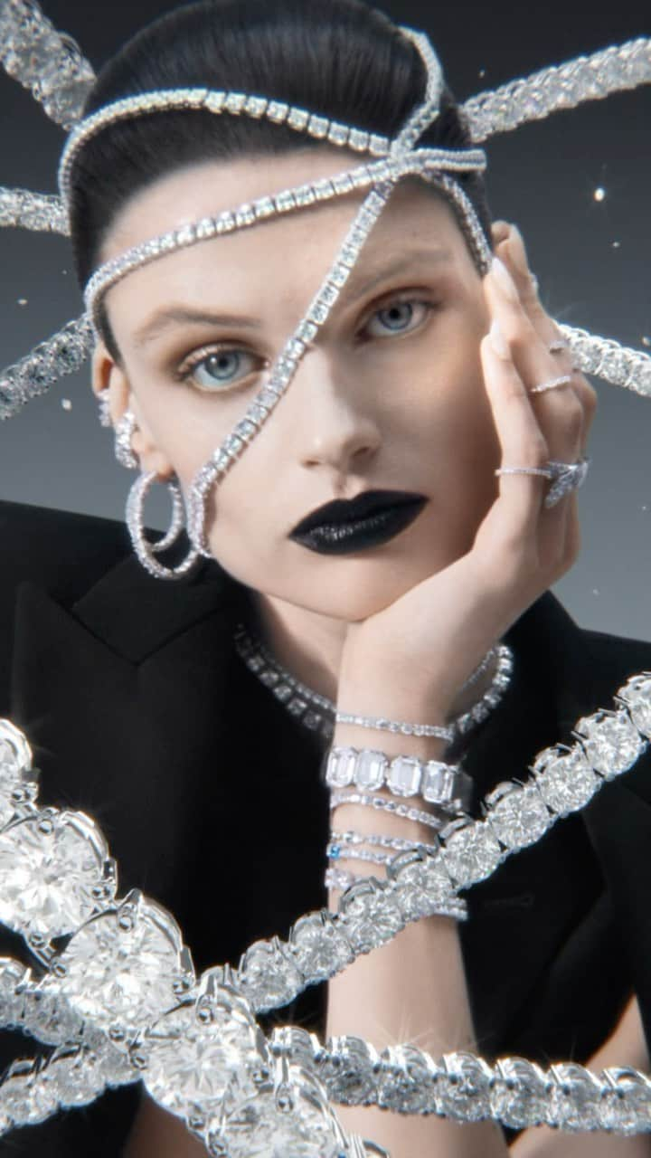 SWAROVSKIのインスタグラム：「With sophistication and spellbinding majesty in each stream of twinkling crystals, #SwarovskiMatrix suffuses celebrations with unforgettable sophistication.  #Swarovski #CelebrateWonder #CrystalMetamorphosis​」