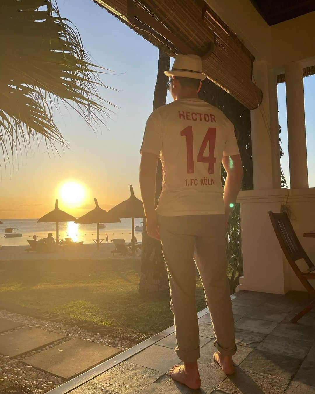 1.FCケルンさんのインスタグラム写真 - (1.FCケルンInstagram)「Ob auf dem Himalaya oder im Honeymoon auf Mauritius – der #effzeh ist üvverall ❤️🤍  Wer erkennt alle acht Destinationen? 🌍」11月18日 20時00分 - fckoeln