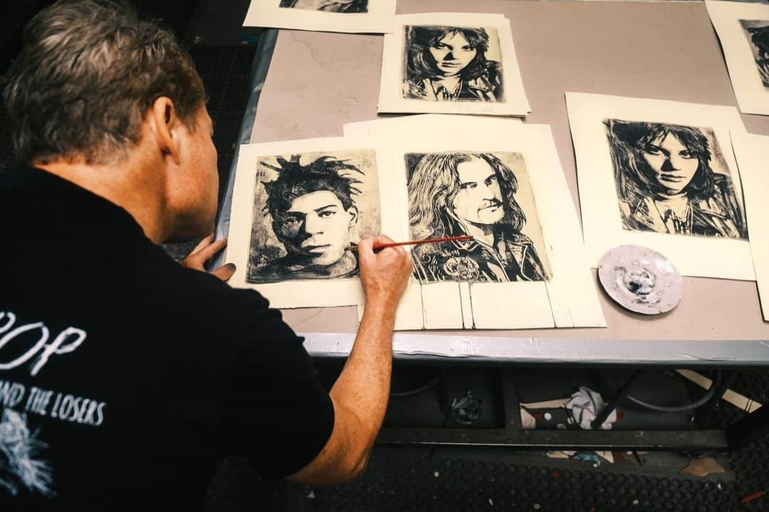 Shepard Faireyのインスタグラム：「All of my art utilizes new and recurrent icons within the picturescapes, but the "Icons" show features a new grouping of works I call mono-engravings, which focus on symbols, ornaments, images, and portraits I consider icons. These works are 1/1 art etched out of hand-drawn and painted backgrounds with added hand painting. –Shepard Fairey ⁠ ICONS, an exhibition by gallery founder Shepard Fairey opens @subliminalprojects this Saturday, Nov 18, 7-10 PM.⁠  Email: rsvp@subliminalprojects.com to attend. Refreshments, food, and DJ sets by DJ Diabetic & @gaslampkiller will be provided in our back lot.  *PLEASE NOTE* Your RSVP does not secure entry to the event. Due to limited capacity of the gallery and our back lot, entry is first come first serve. We ask for your patience, as we do our best to accommodate all our guests.  Parking is limited, we suggest using your preferred ride-share service. If you choose to drive please be cognizant of our neighbor's driveways and parking spaces.」