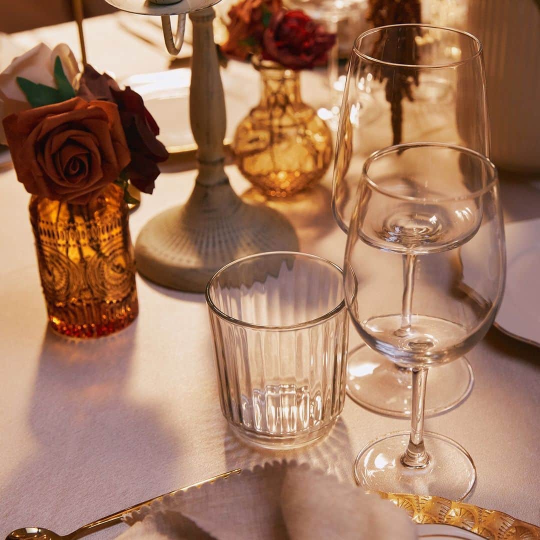 SHEINさんのインスタグラム写真 - (SHEINInstagram)「Queen of all things party planning, @wifeoftheparty breaks down how to create an affordable centerpiece this holiday season. 👑 Shop the link in bio to grab your party essentials now!   #SHEINxWOTP」11月18日 2時30分 - sheinofficial