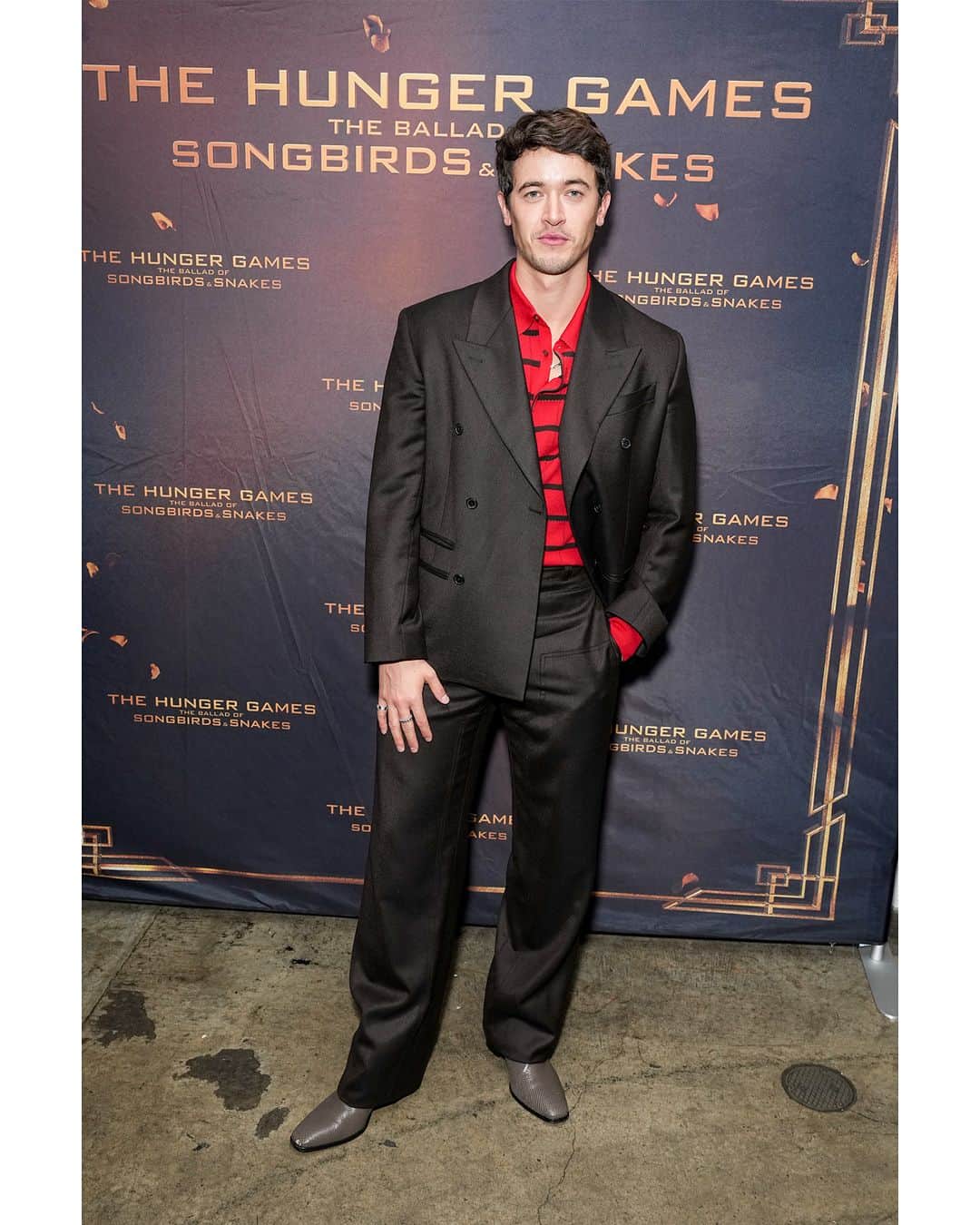 ポールスミスのインスタグラム：「Swipe for some the smartest Paul Smith looks to grace the red carpet this week.  #PaulSmith #MOTY」