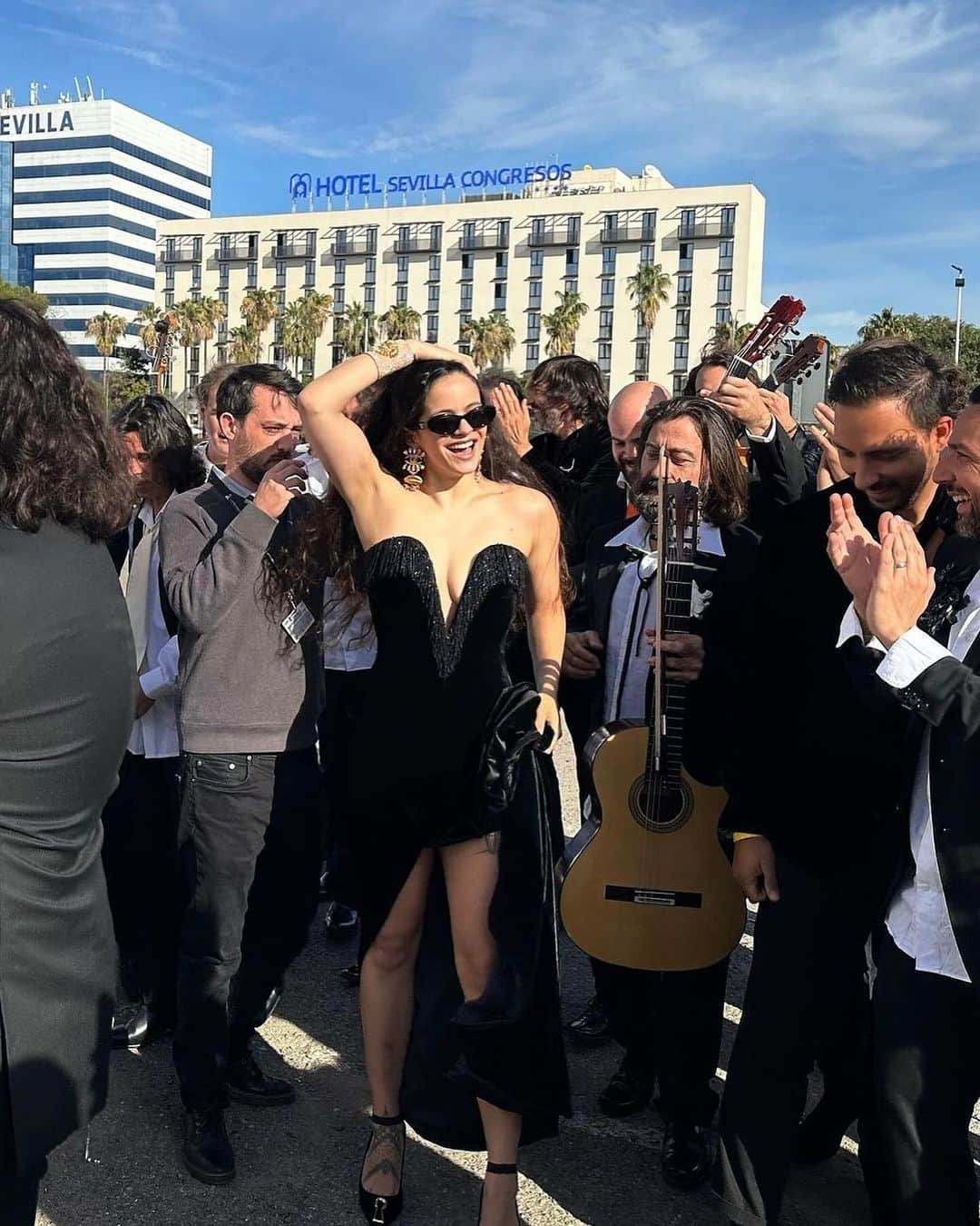 スキャパレリさんのインスタグラム写真 - (スキャパレリInstagram)「Rosalía Couture @rosalia.vt in custom @schiaparelli Haute Couture by @danielroseberry at the 2023 @latingrammys  Black velvet corset bodice. Detachable pearl fringe embroidery. Crystal-covered surrealist anatomy bijoux. Velvet pumps with a Schiaparelli Gold keyhole.  Stylist @mr_carlos_nazario   #Schiaparelli #Rosalía」11月18日 2時32分 - schiaparelli