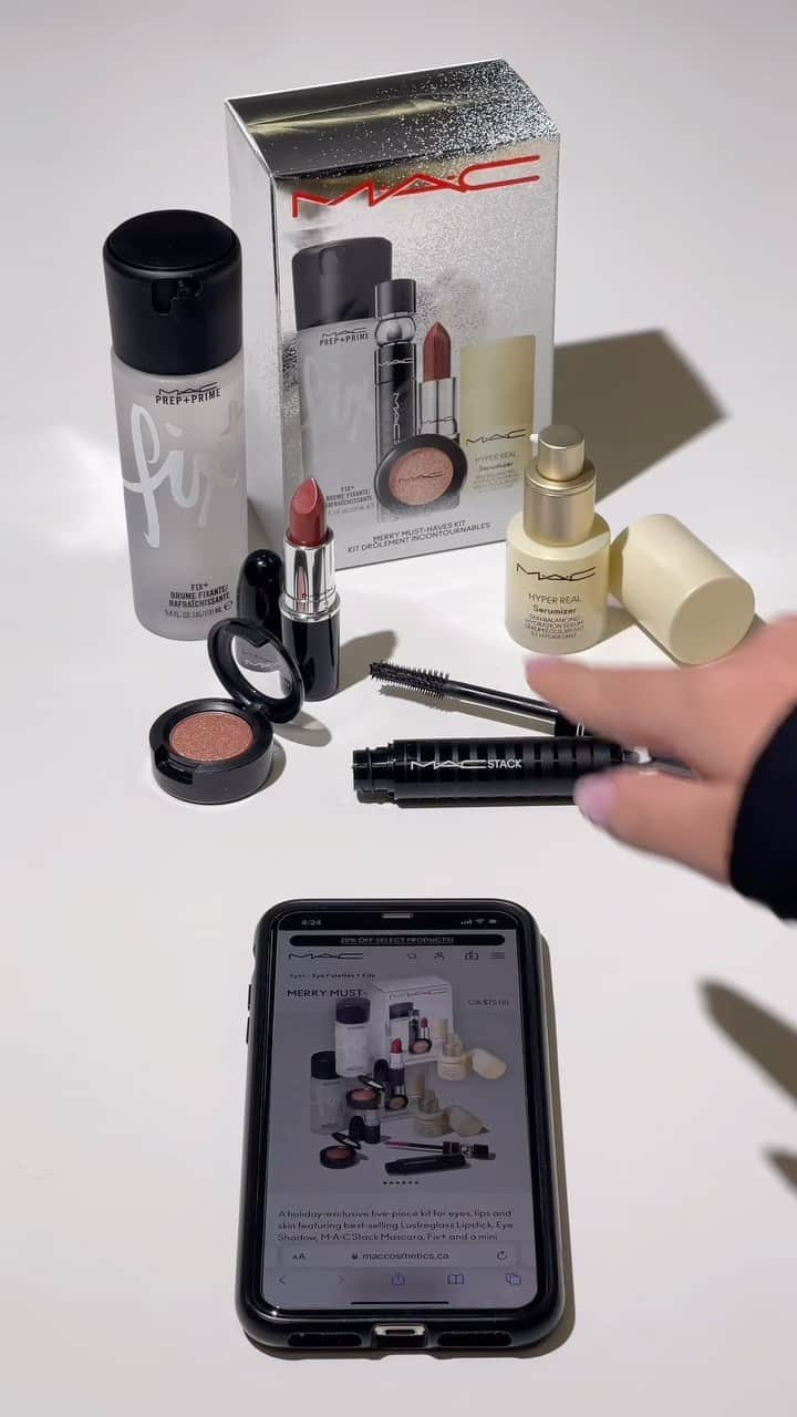 M·A·C Cosmetics Canadaのインスタグラム：「Girl mathing our way through #BlackFriday savings. 👆💫🎁  30% off online and in-store for M·A·C Lovers starts now! Sign up at the 🔗 in bio.」