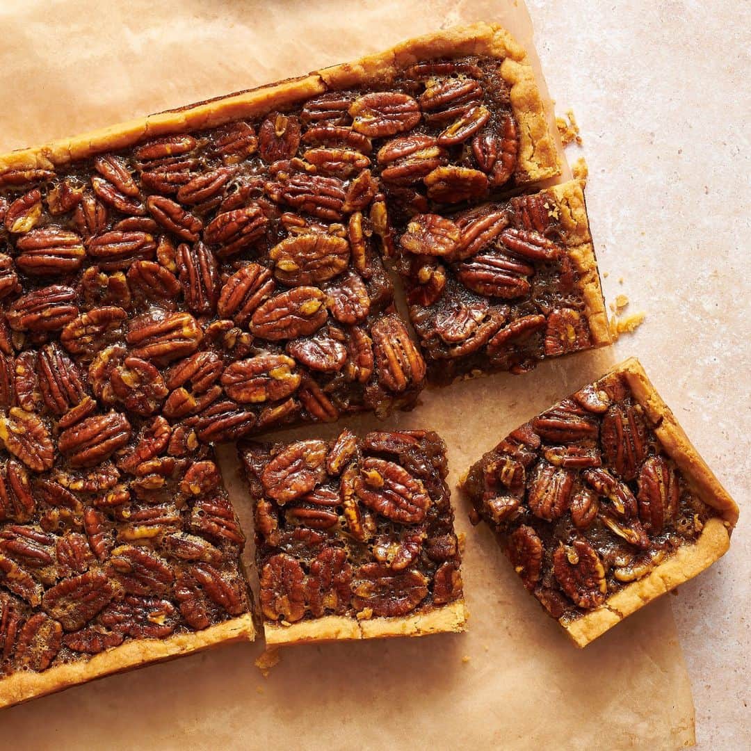Food & Wineのインスタグラム：「Pecan pie bars have all the virtues of pecan pie without the need to roll out a crust. Plus, you can cut them as you like and serve them as part of a dessert spread. Find your new favorite way to do the Thanksgiving classic at the link in bio.   🥧: @SarahJordan6, 📸: @juliahartbeck」