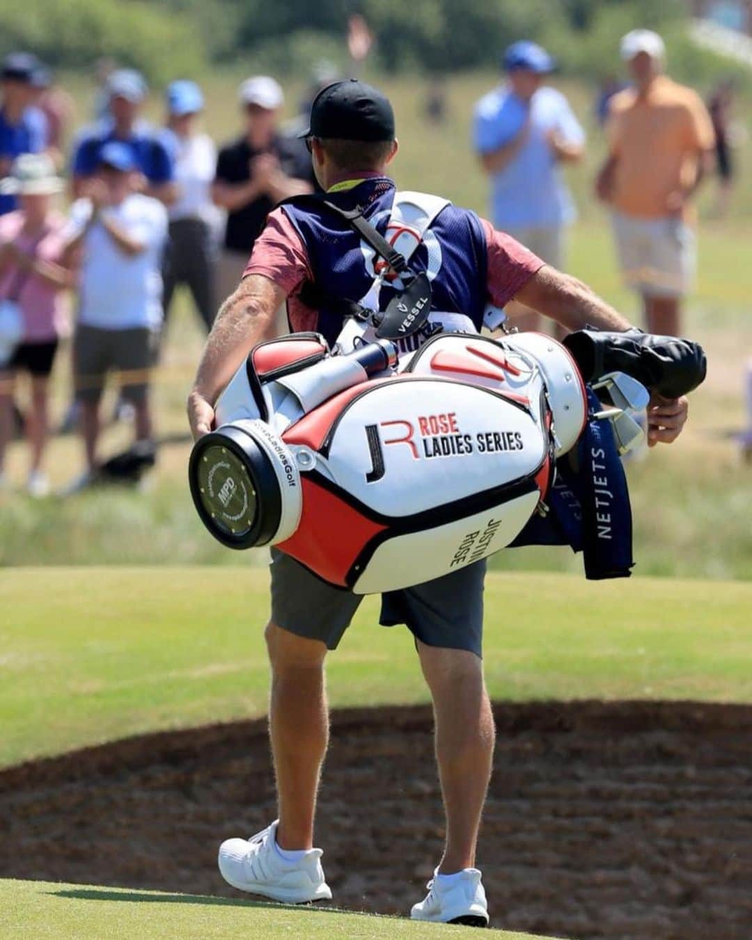 ジャスティン・ローズのインスタグラム：「FRIDAY GIVEAWAY TIME!!  For a chance to WIN this JR Rose Ladies Series signed bag, just ❤️ the post and tag two friends. The lucky winner will get the signed bag and also three tickets for next years Open Championship…. (Hoping you take the two people you tagged!) I’ll choose one lucky winner on Monday. (20th Nov) #goodluck🍀」