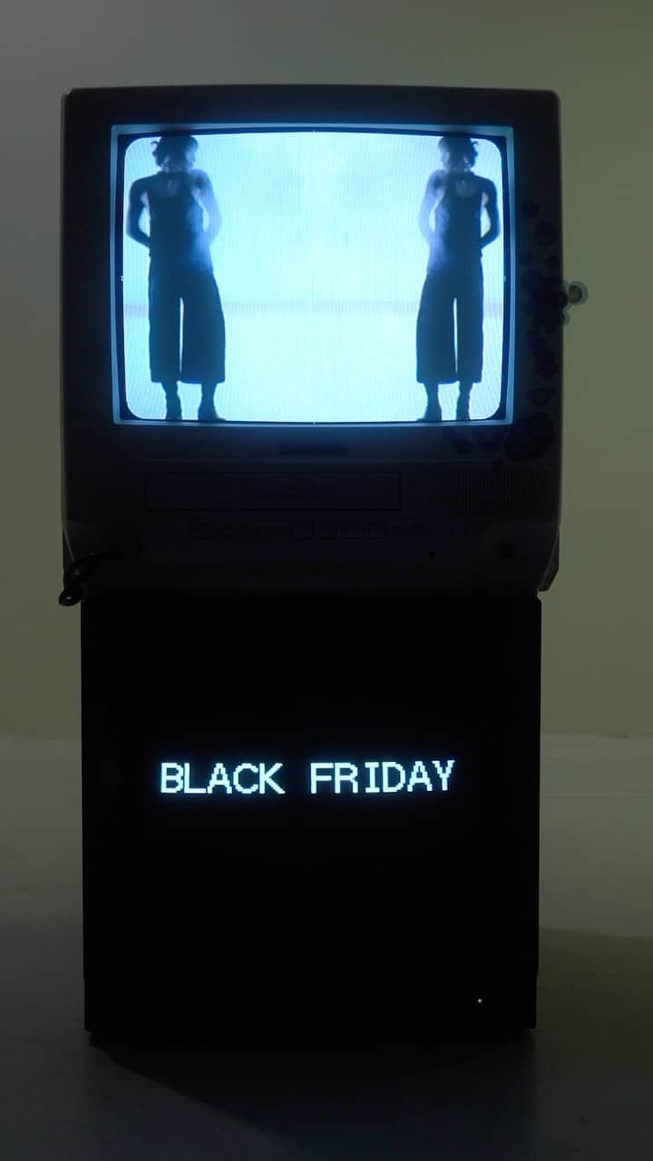 UNIFのインスタグラム：「Our biggest Black Friday Sale is on! Up to 60% off SITEWIDE- NO CODE. Happy shopping 🖤  all last codes are paused for this sale」