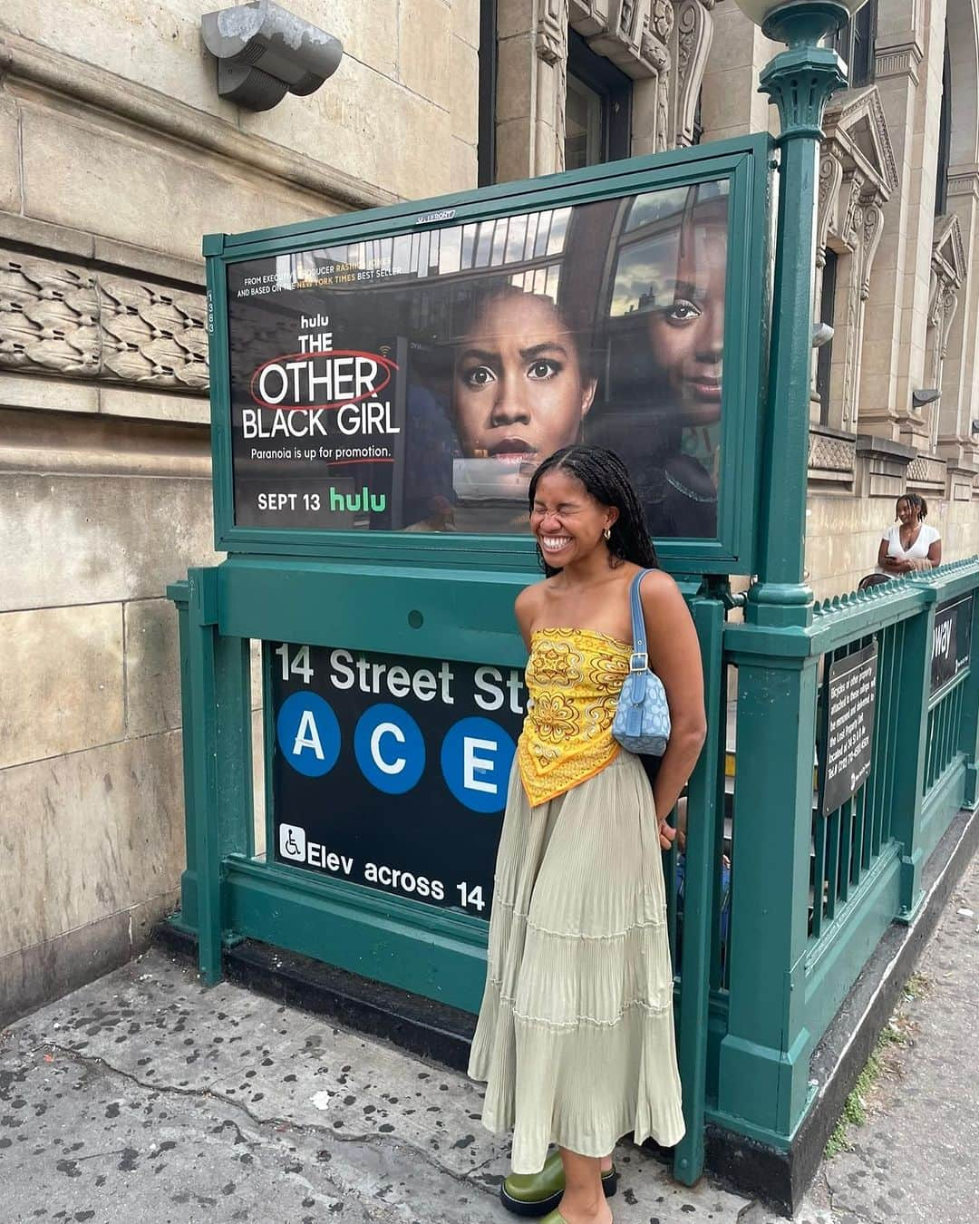 ベラミー・ヤングさんのインスタグラム写真 - (ベラミー・ヤングInstagram)「If you're looking for some fun this weekend, check out @theotherblackgirlhulu !🎉 (So happy to finally be able to say that🥰) Among this absolutely exquisite cast,  you'll get to meet "Vera Parini" 🤓 Oh how I loved getting to be a part of this INCREDIBLE family. 🤩 Hope you enjoy watching! And hope the weekend is gentle on each of you. I'm sending you so much love! #TheOtherBlackGirl #Hulu ❤️💗❤️💗❤️💗❤️」11月18日 8時22分 - bellamyyoung